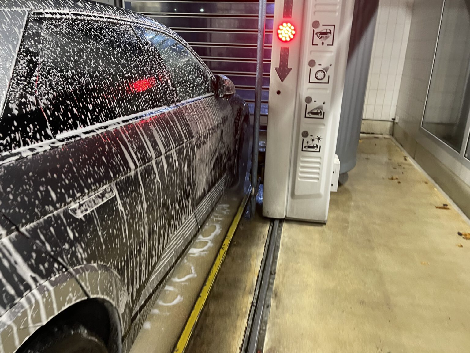 Waschanlage Ohne Bürsten Verwirrung um E-Autos in der Waschanlage - carwashinfo-Magazin Online lesen