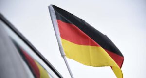 Mit Flagge in die Verlängerung fahren