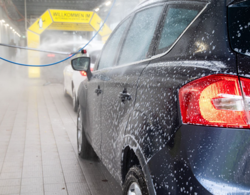 Sonax-Checkliste für die gründliche und sichere Vorreinigung SONAX_Vorreinigung.png Die manuelle Vorwäsche der Fahrzeuge hat entscheidenden Einfluss auf das gesamte Waschergebnis. Foto: Sonax