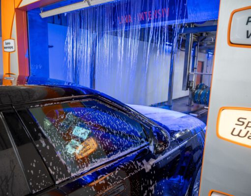 „Sonax bietet uns klare Wettbewerbsvorteile“ Der Bluefoam ist Bestandteil des Spezialwäsche-Programms.