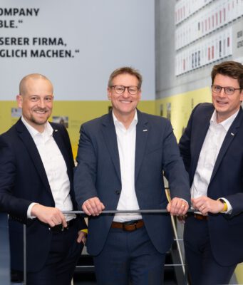 Kärcher Vertrieb Deutschland stelltFührungsteam neu auf ie neue Geschäftsführung der Alfred Kärcher Vertriebs-GmbH (von links): Dirk Jörn Hahn, Klaus Hirschle und Steffen Baum.