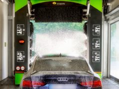 Wer sein Auto blitzblank hält, kommt bei fast jedem Zweiten gut an.