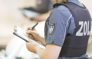 Zoll prüft Kfz-Werkstätten und Autowaschanlagen in Augsburg © Generalzolldirektion